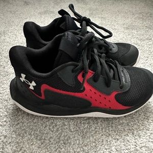 Youth Under Armour Basketball Shoes (2.5)